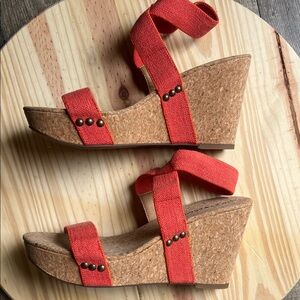 Lucky Brand Coral colored platform sandals